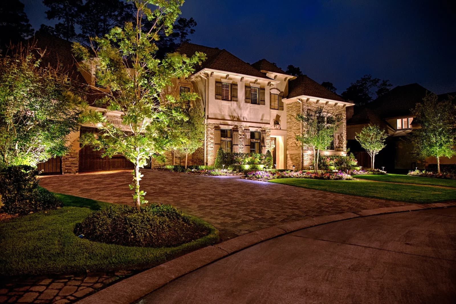 High-Quality Outdoor Landscape Lighting Installation